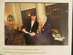 Prof. Dr. Alphons Silbermann empfängt zu seinem 90sten Geburtstag im Excelsior Hotel Ernst Köln am Dom